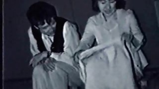 在她所有的色情洞中操一個熟悉的黑髮