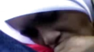 兩個朋友在兩個洞裡一次性交一個女人，然後他們最終在她的屁股色情片