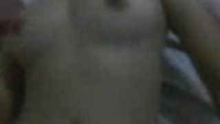 這傢伙為吮吸兩個女朋友色情付錢